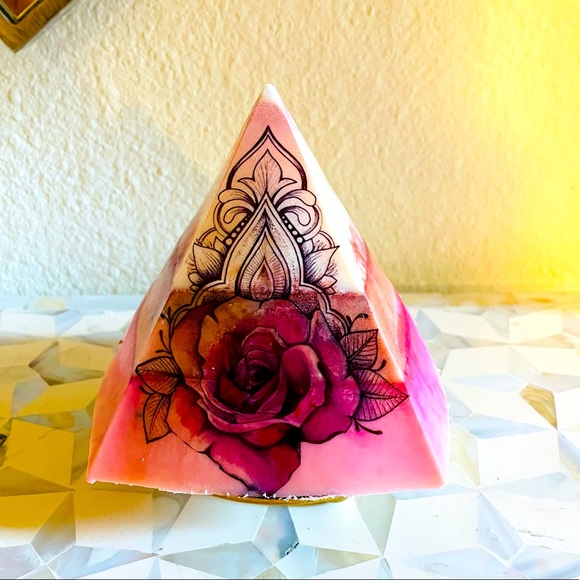 NWT Mountain Rose Candle - Picture 1 of 2